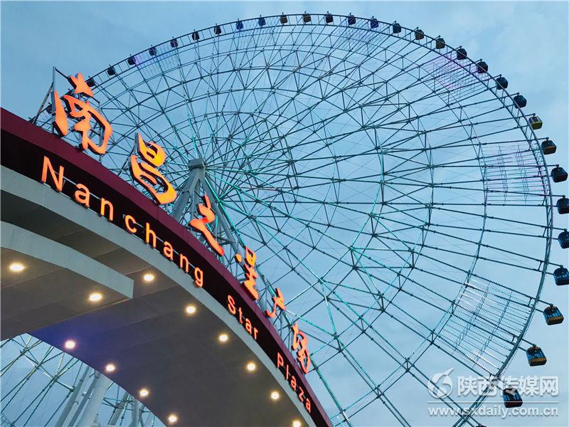 仰望"大眼睛 全国重点网媒探访南昌之星摩天轮