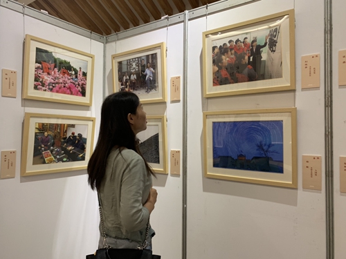 陕西省文物系统职工书画摄影展在西安碑林开展