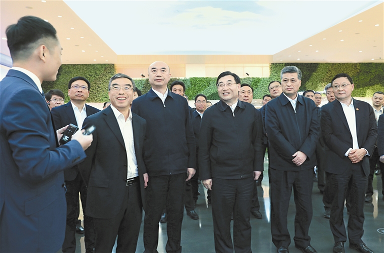 广东省委副书记,深圳市委书记王伟中主持座谈会
