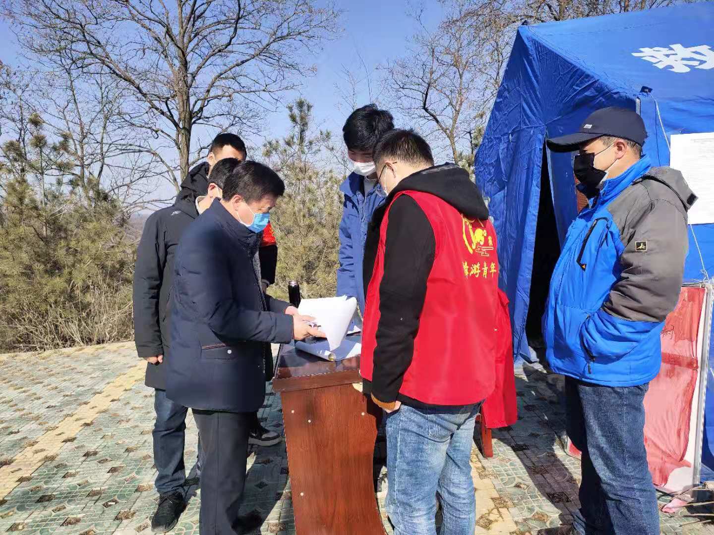 宝鸡市麟游县委政法委书记赴镇村督导疫情防控工作