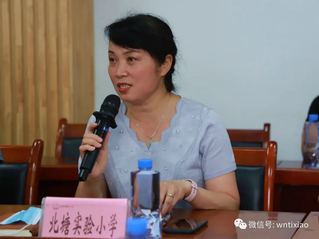 授牌仪式上,北塘实验小学校长,市体校领导分别进行发言.