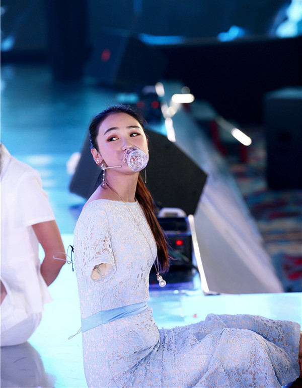 陕西速报 1996年初春的一天,离开奶奶家之后,杨佩沿着山路去找妈妈