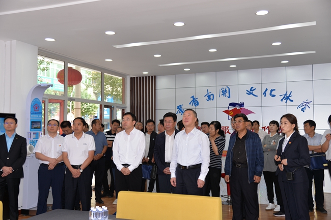市委常委,政法委书记张守华带领督导检查组到靖边县督导检查社区治理
