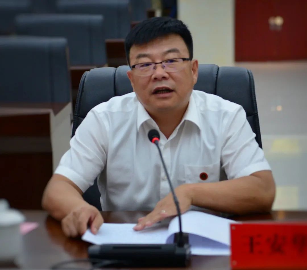 王安华向与会各方介绍了机施集团的技术实力,生产经营业绩,管理特色