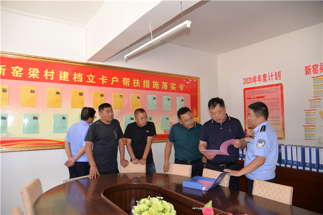 榆林市靖边县副县长,公安局长到龙洲镇调研扶贫工作