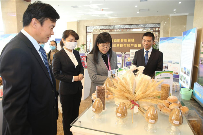 杨凌职院与杨凌示范区签订智慧农业产业战略合作协议加快推动区校融合