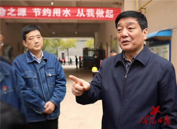 市委书记杨长亚在华泰·世纪华城调研城市供电保障工作.
