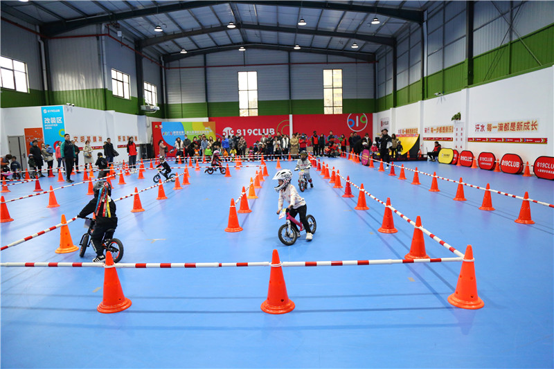 陕西省第二届儿童滑步车冠军赛上演萌版速度与激情