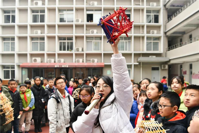 西安高新第四小学"筷子搭桥"挑战赛
