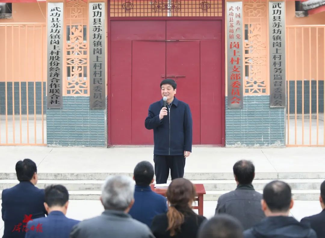 3月16日下午,全国人大代表,市委书记杨长亚到武功县苏坊镇岗上村向