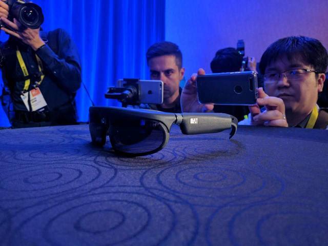 10纳米8核骁龙835亮相 这货还支持X86的Win10