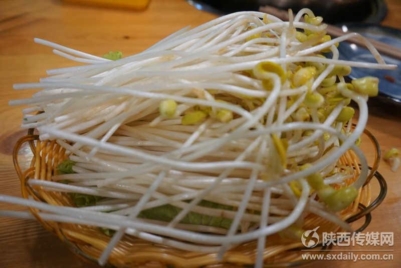 小郡肝串串火锅冬天温暖你的味蕾