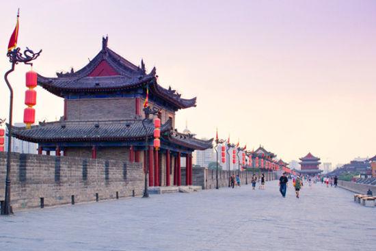 西安城墙是可以环绕一圈的