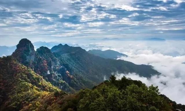 极限挑战在秦岭 绝壁攀岩等你练胆 玻璃栈道谁先腿软！