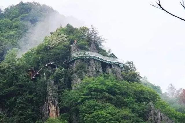 极限挑战在秦岭 绝壁攀岩等你练胆 玻璃栈道谁先腿软！