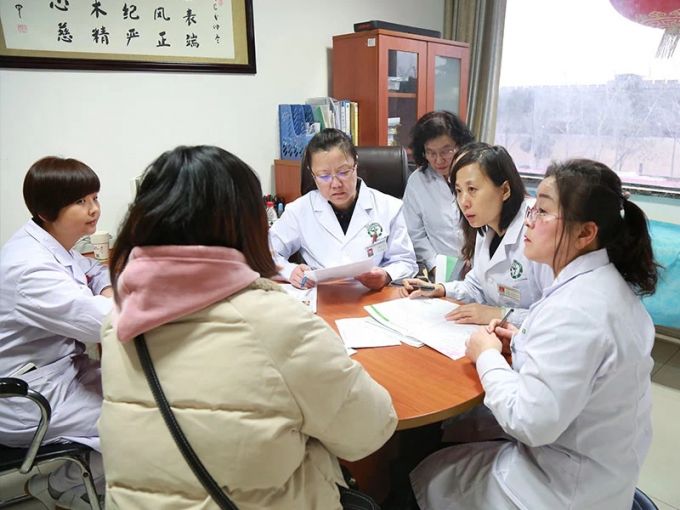 唐都医院生殖医学专家团队在陕西天伦不孕不育医院开展军民融合义诊