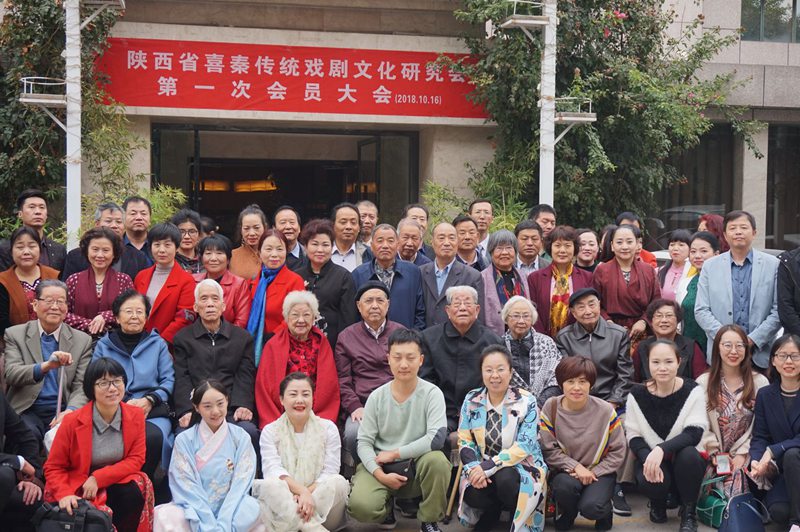 他认为,在戏曲传承发展上,目前的陕西戏曲研究院,易俗社,三意社等机构