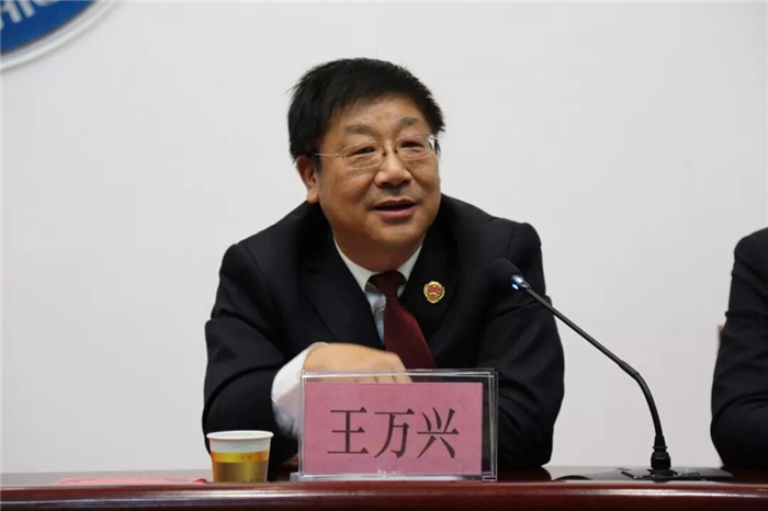 安康市检察院检察长"法治讲堂"走进安康中学