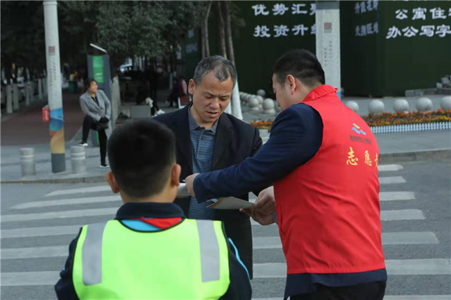 截至目前,灃東新城在每所中小學內都設立了心理輔導室,配有專職教師