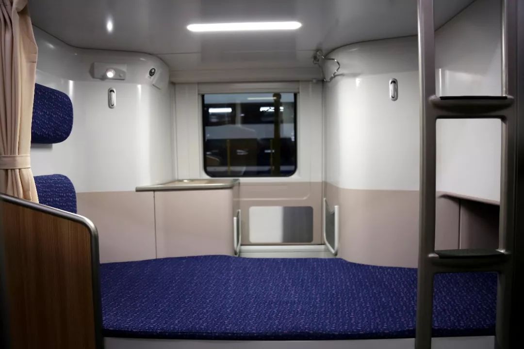 喜讯!中国动车组摘得工业设计"奥斯卡"金银奖