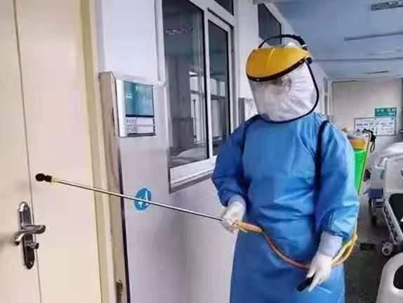 隔离区手记：不怕疫情，只怕听到孩子哭，看到妈妈泪