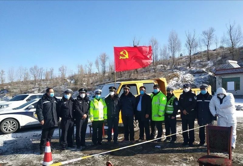 榆林横山交警党员带头冲锋新型冠状病毒感染的肺炎防控一线