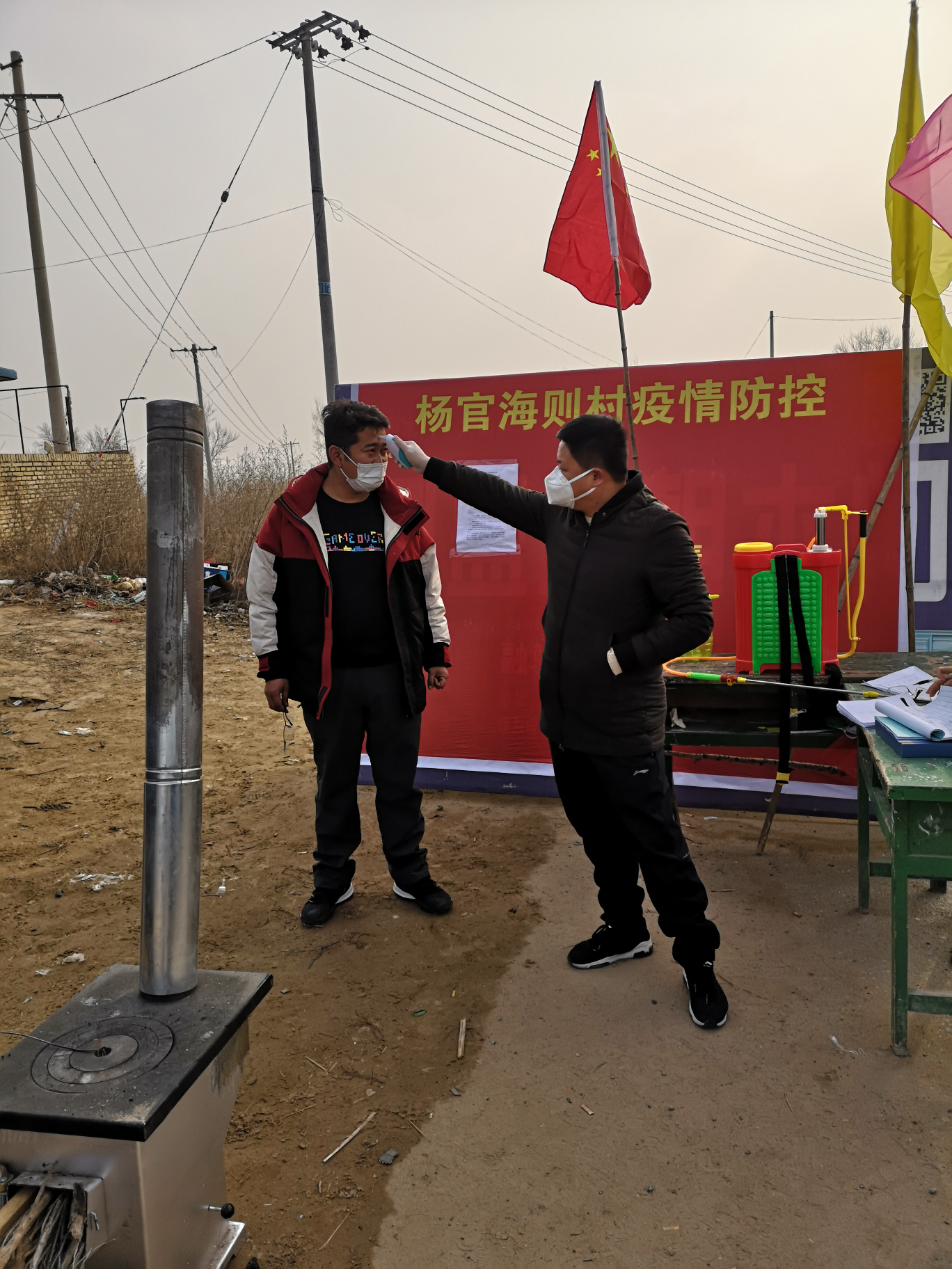 榆林在严峻的防控形势下,杨官海则村本着正确宣传,科学引导的原则