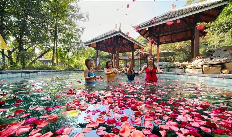 陕西蓝波湾第二届温泉玫瑰花海艺术节4月28日开园