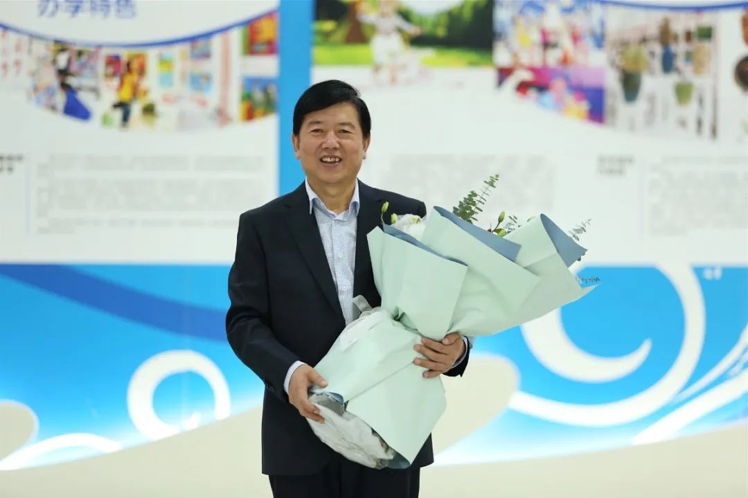 校长郭根宝中国教育学会小学专业委员会理事,国家级骨干校长,教育领域