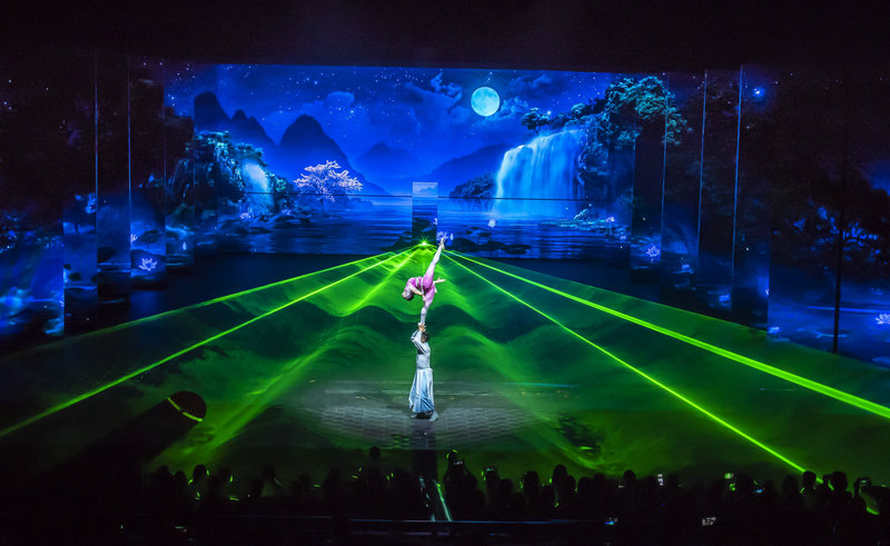 足尖上的艺术西安千古情杂技演员展示拳上芭蕾