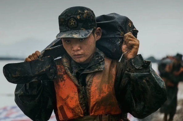 57张抗洪图致敬中国军人