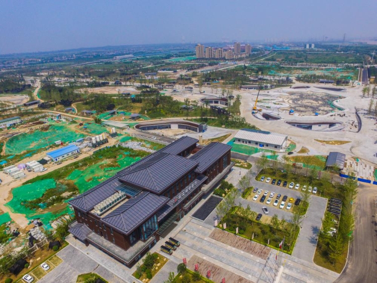 正在建设的秦文明广场秦汉新城位于西咸新区几何中心,秦,汉两朝先后在