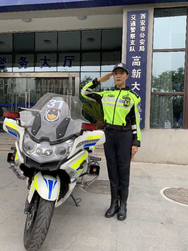 军中绿花转身西安交警女铁骑不改初心