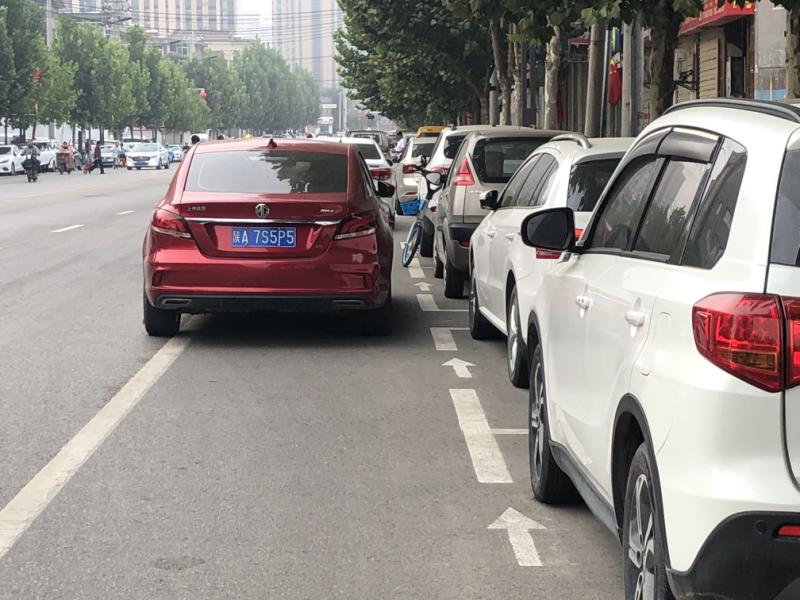 随手拍违章 共建文明城