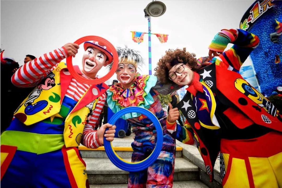 西安 曲江新区                春节 海韵广场海笑·小丑大巡游欢乐