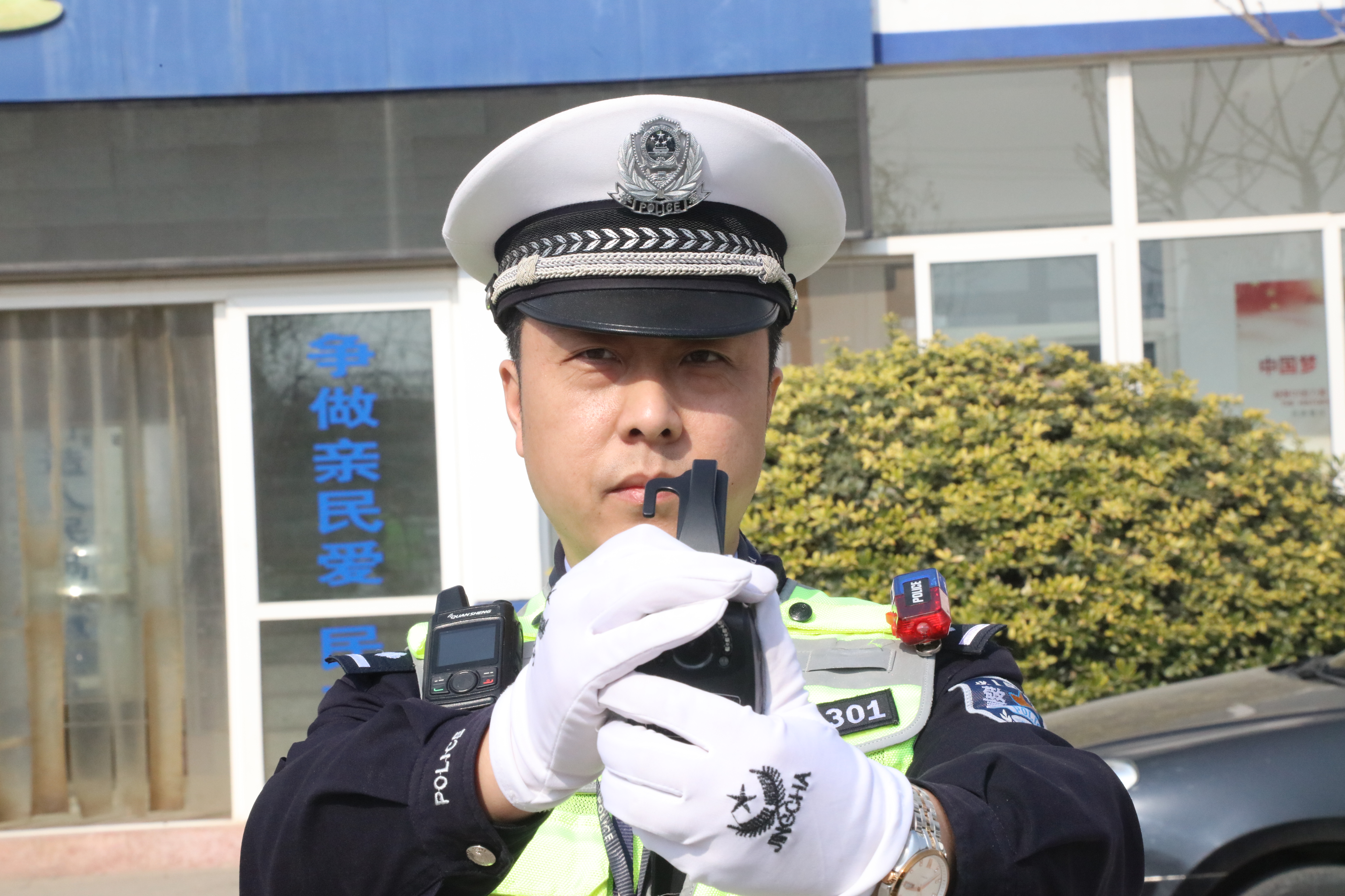 交警手机壁纸高清图片