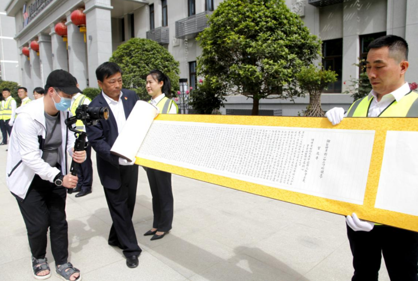 建党100周年毛笔字帖,建党100周年硬笔字帖 陕建八建集团职工书法家10万字百米长卷献礼建党百年