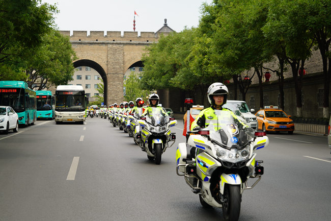 西安公安交警女子铁骑精彩亮相