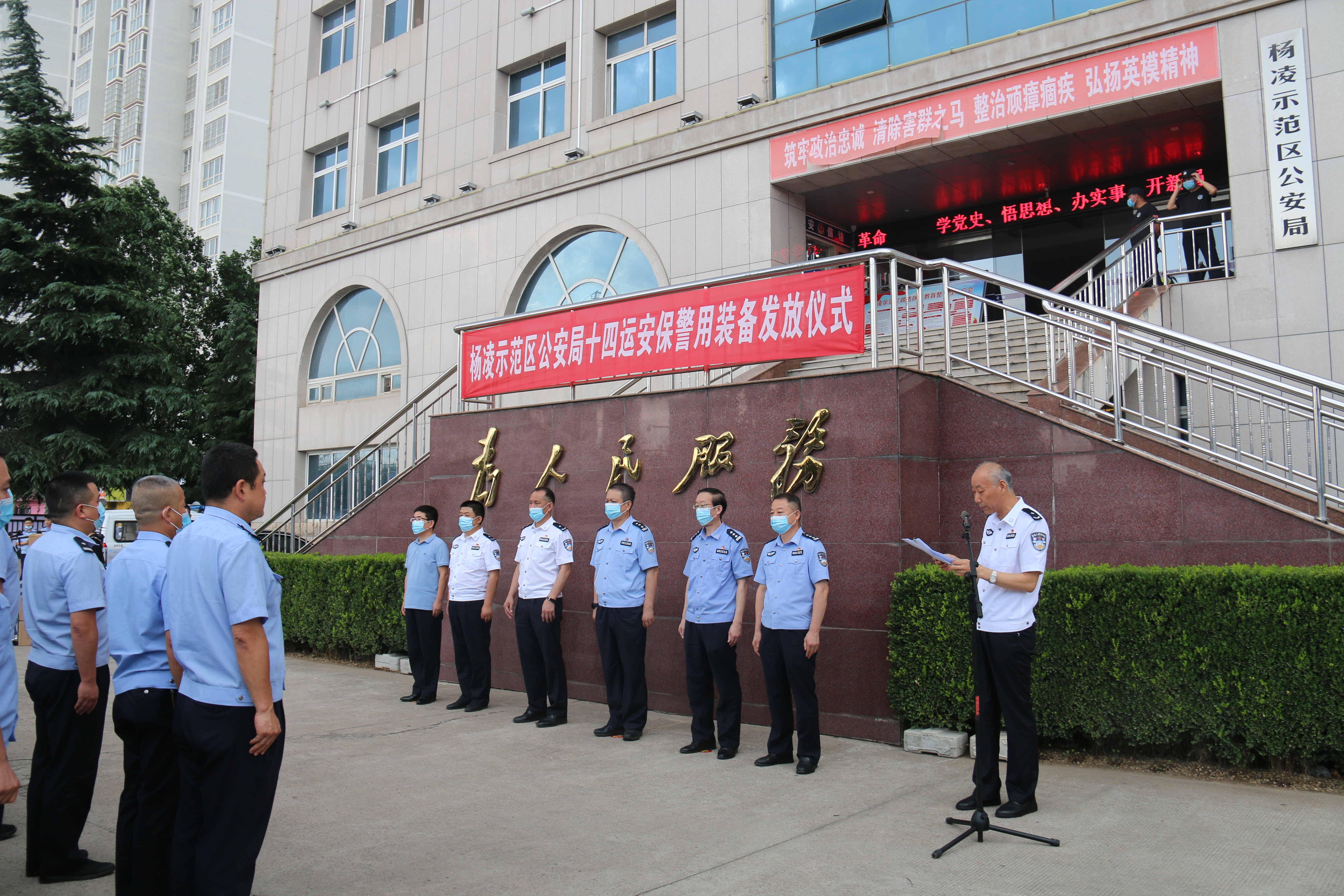 楊凌公安局黨委書記張廣東指出,此次警用裝備發放投入使用,將有力提升