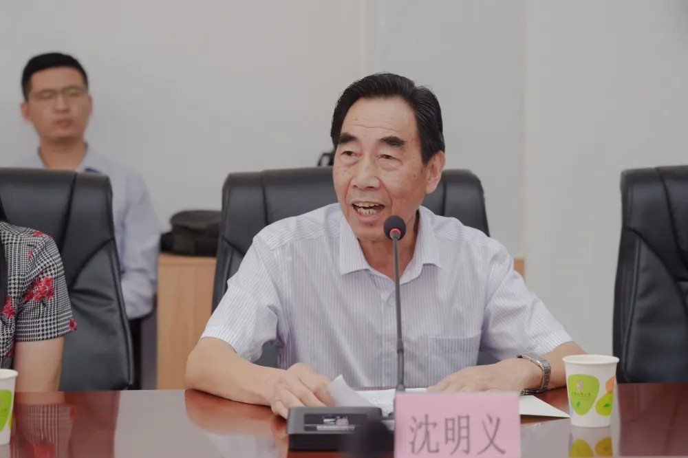 西安市第三中学原党支部书记,校长 沈明义