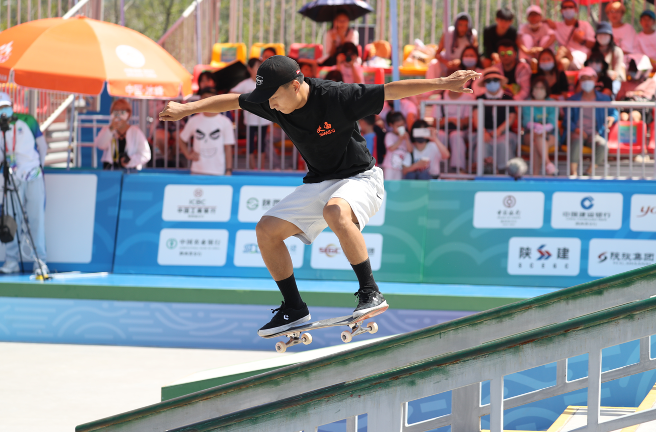 陕西队高群翔滑板街式实力摘金