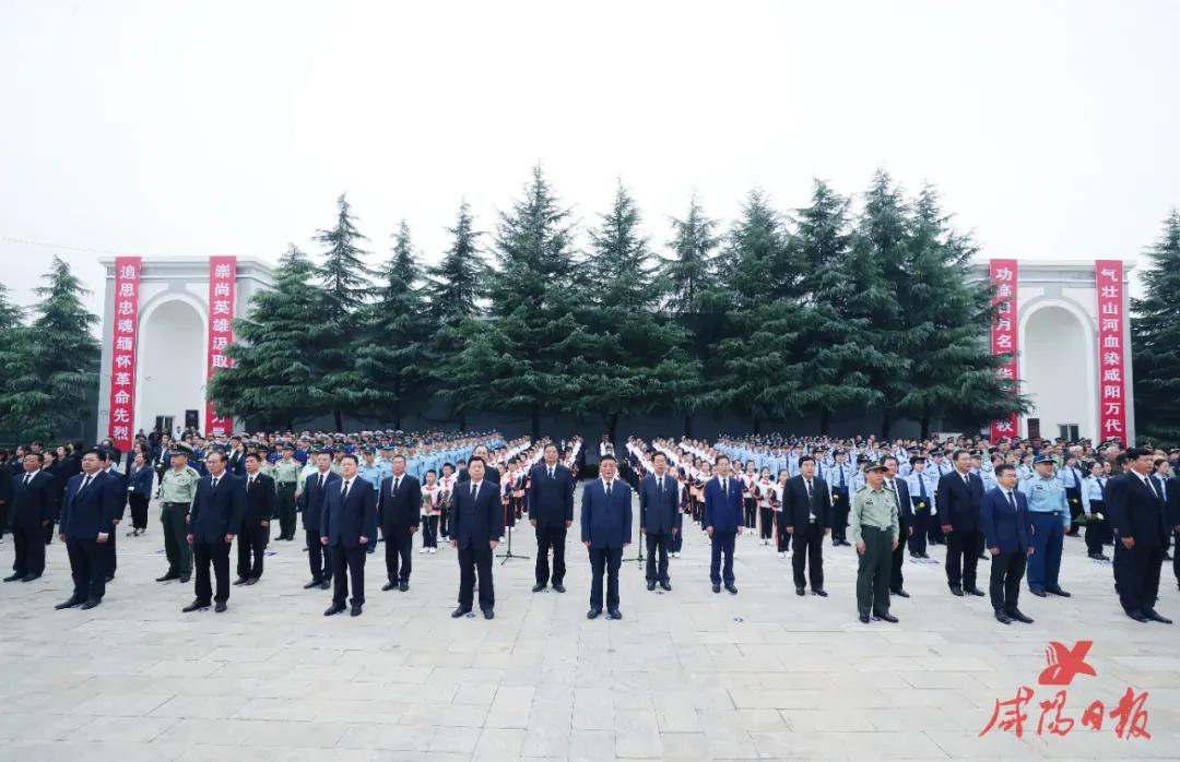 我市举行烈士公祭活动 杨长亚出席 卫华主持