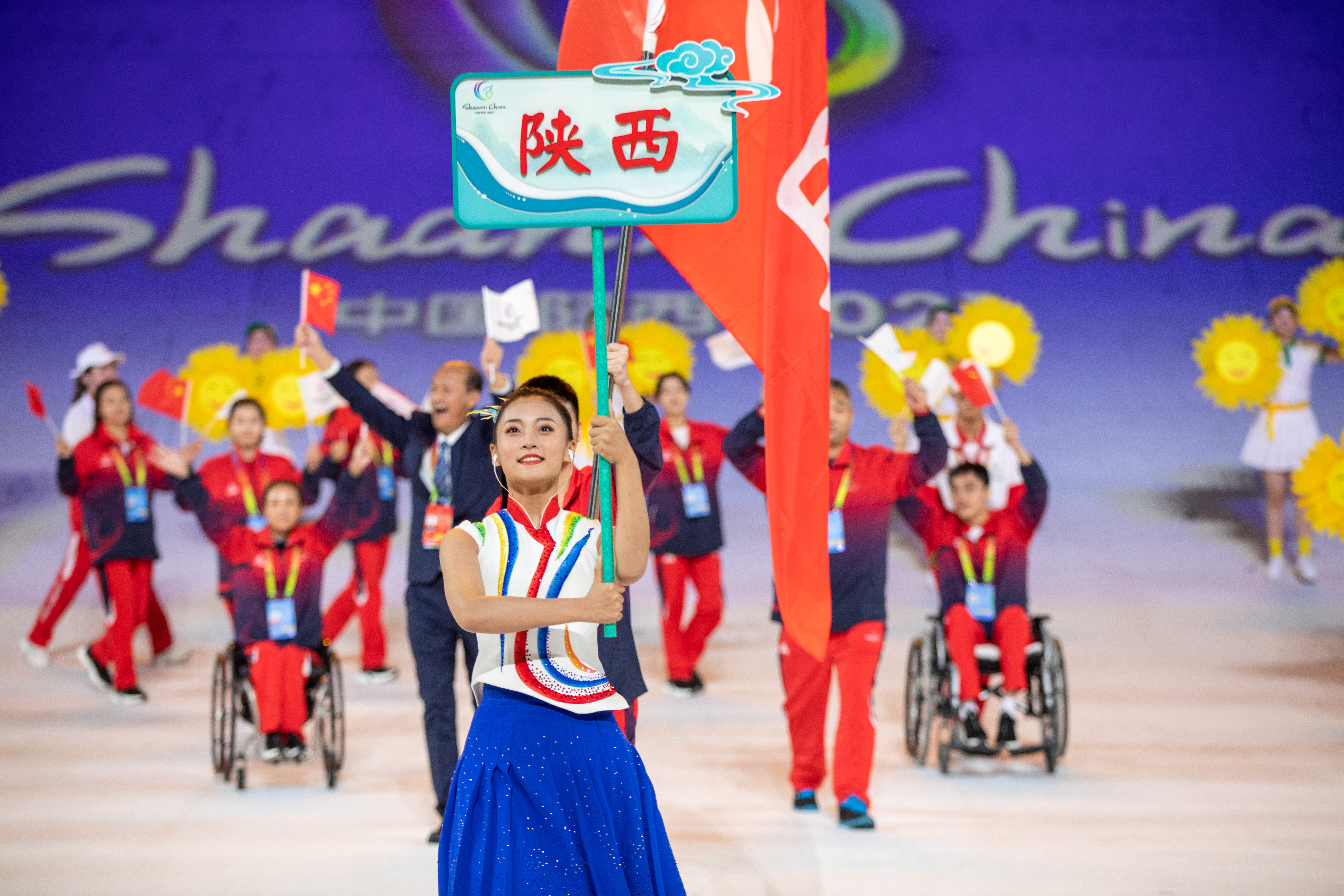 幕后故事丨开幕式上时刻微笑的引导员小姐姐每一步背后都是磨练与付出