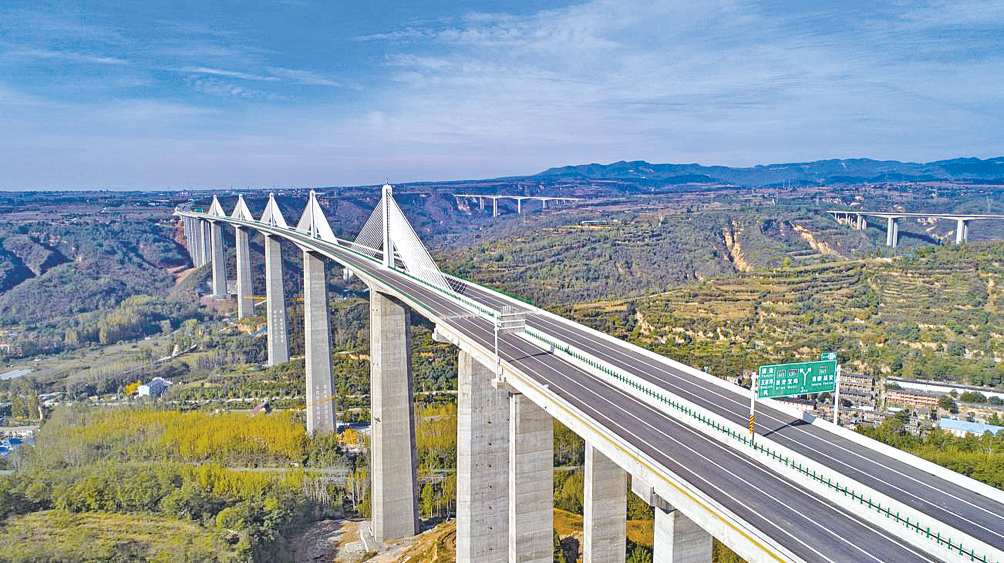 王家河特大桥合铜高速公路全线建成通车,与已建成通车的铜旬高速形成