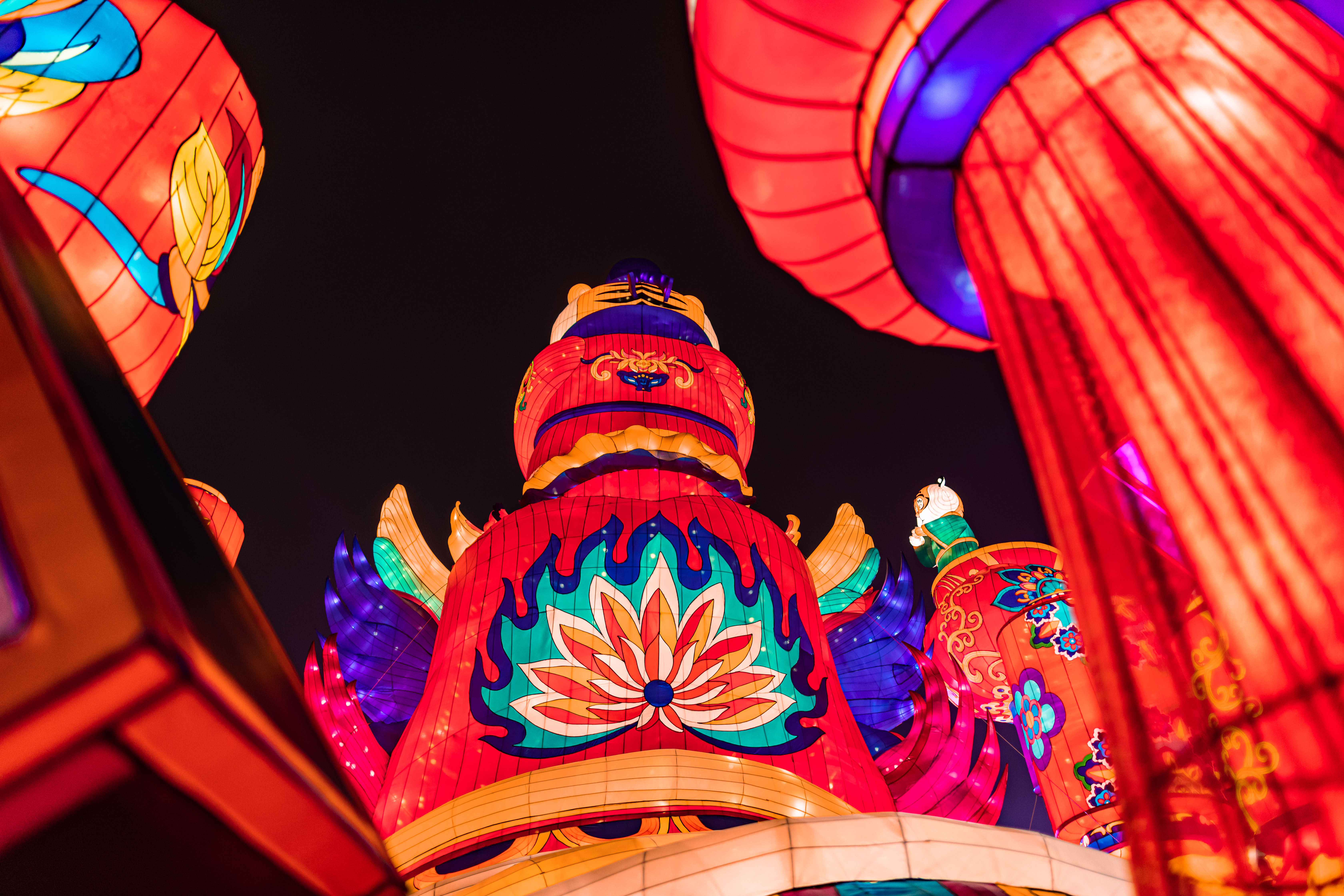 长安依旧今晚37组花灯再次点亮古城西安