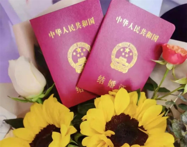 有爱日沣西新城69对新人登记结婚