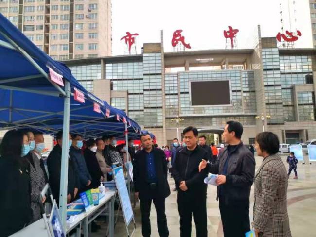 宝鸡市公共就业和社会保障服务中心开展学雷锋活动