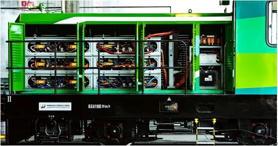 中铁秦岭重工ZTD250型新能源纯电动机车荣耀上市