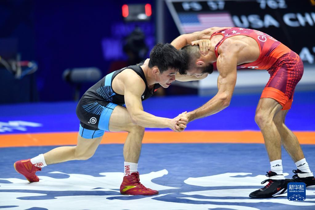 世界摔跤锦标赛邹万豪晋级男子自由式57公斤级铜牌决赛