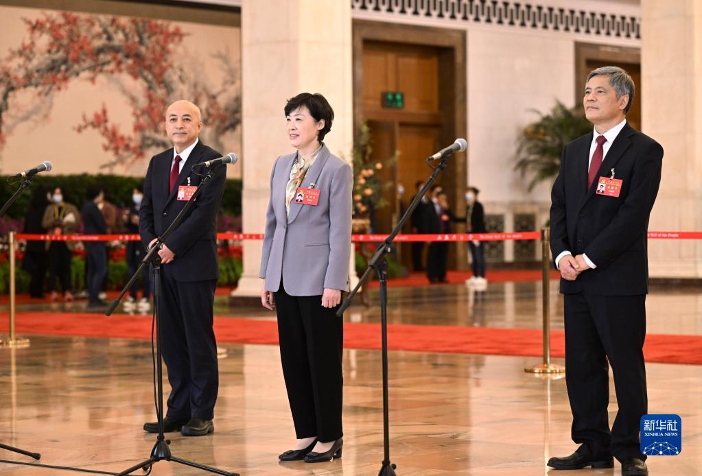 采访党代表